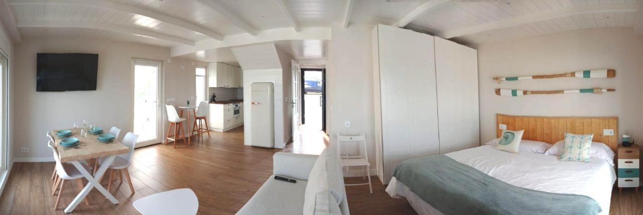 Vila Mariña. Casa marinera con terraza sobre el mar en Caión Cayón  Exterior foto