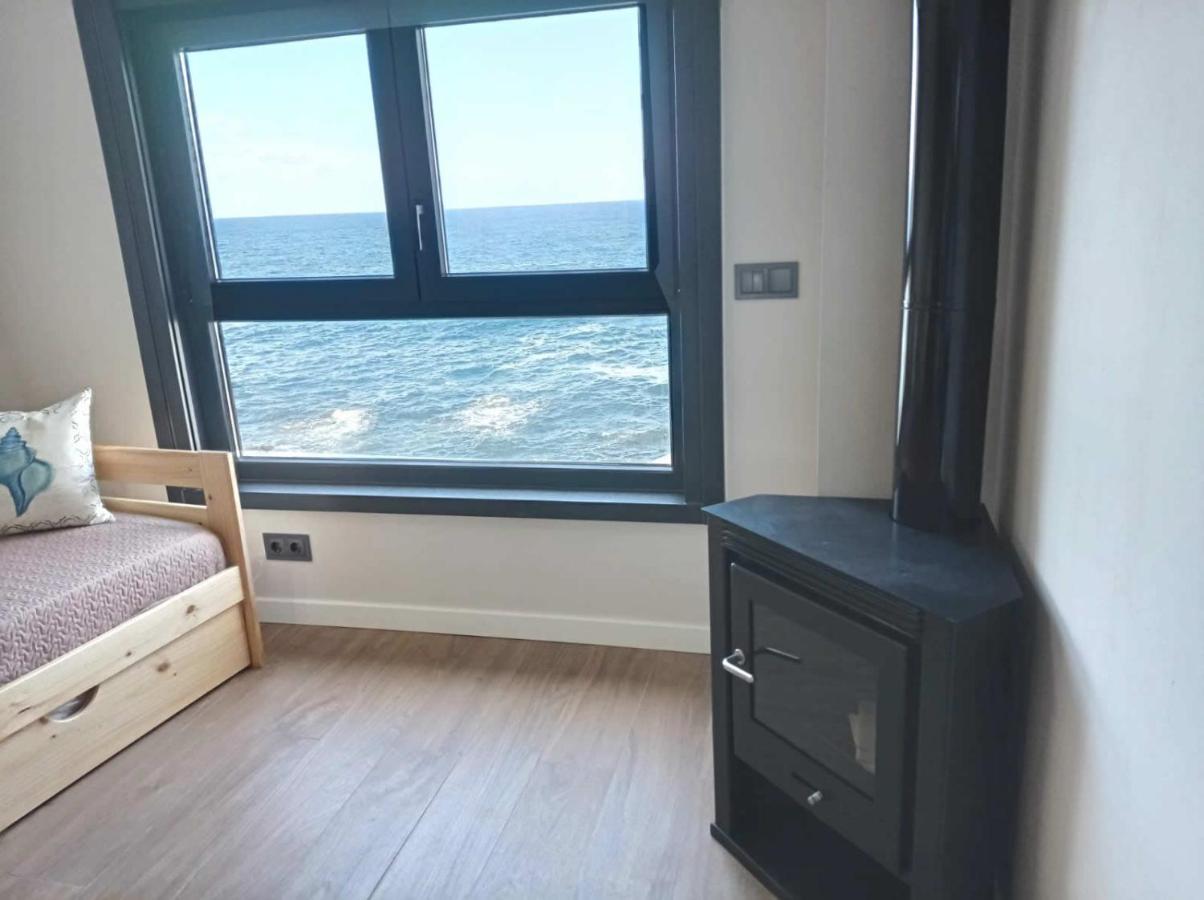 Vila Mariña. Casa marinera con terraza sobre el mar en Caión Cayón  Exterior foto